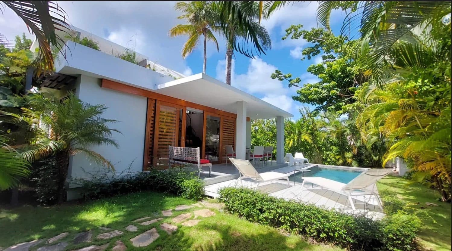 3BR villa with private pool, 5 min. walk to the beach