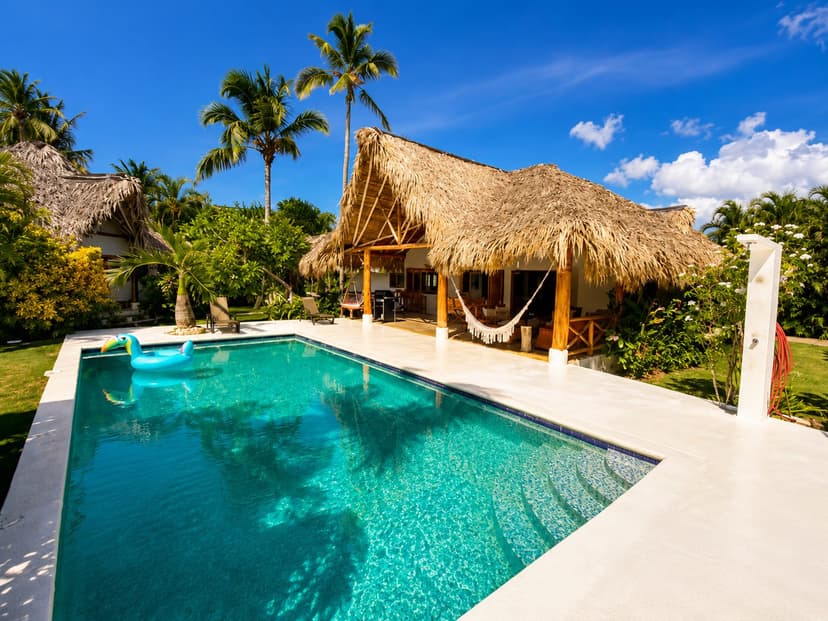 🌴 Exceptional Tropical Estate 80 m from Playa Cosón – Main Villa & 4 Indep