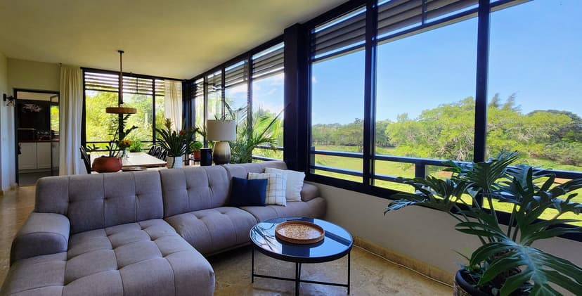 Penthouse overlooking the future golf course, 7 minutes from the beach