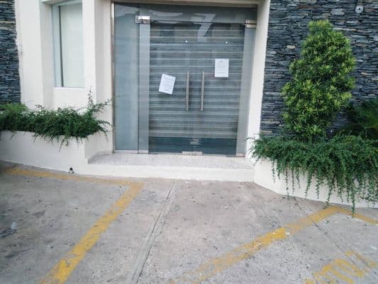 Edificio en Venta con 4 locales y penthouse, Las Praderas