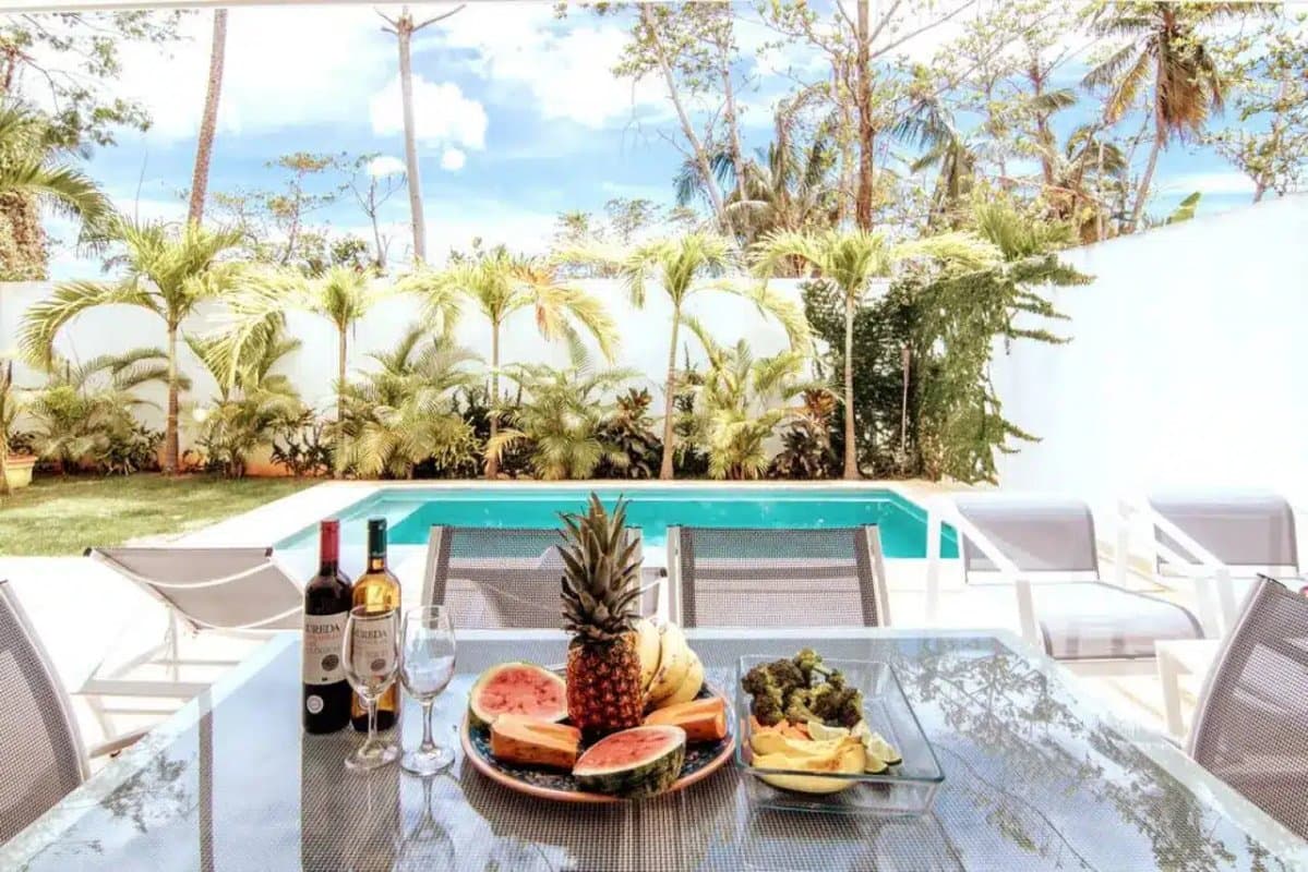 Spacious 3 bedroom Villa next to the beach