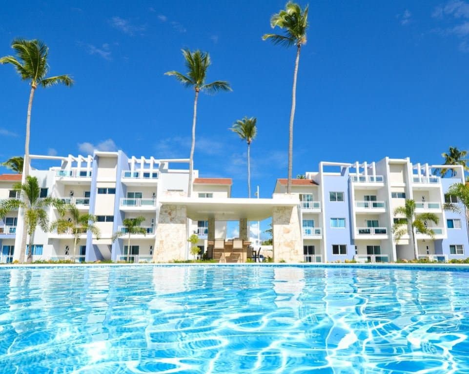 Sol Tropical E-2 in beach-town