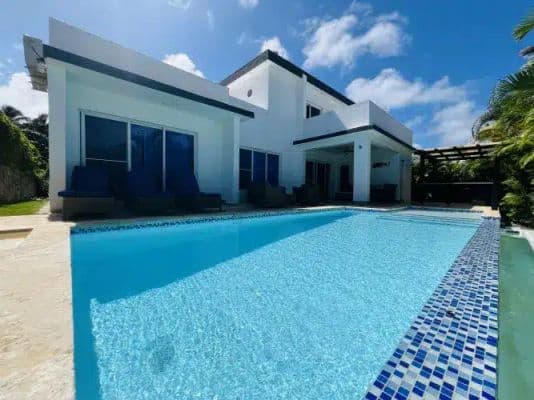 Modern 3-Bedroom Villa in Ocean Village