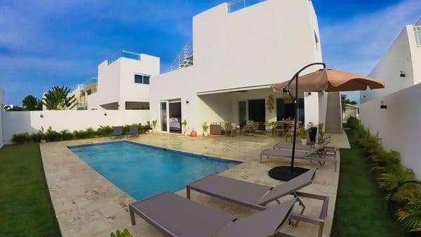 Beautiful New Modern Villa