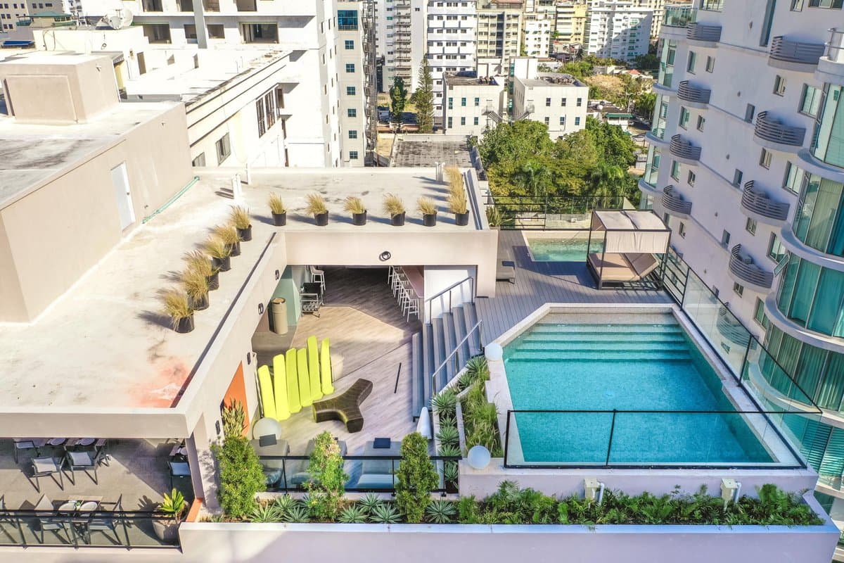 Regatta Living ll with Breakfast Included! - 907
