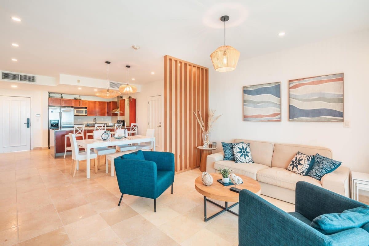 Apartment w/ pool and ocean view in Punta Palmera