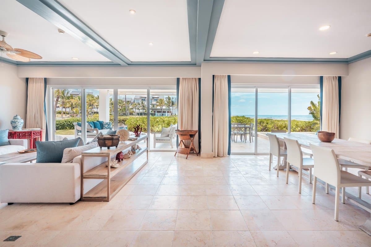 Beachfront apartment w/private pool in Sotogrande