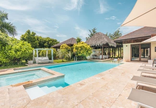 Mesmerizing villa with jacuzzi/maid/ in Cap Cana