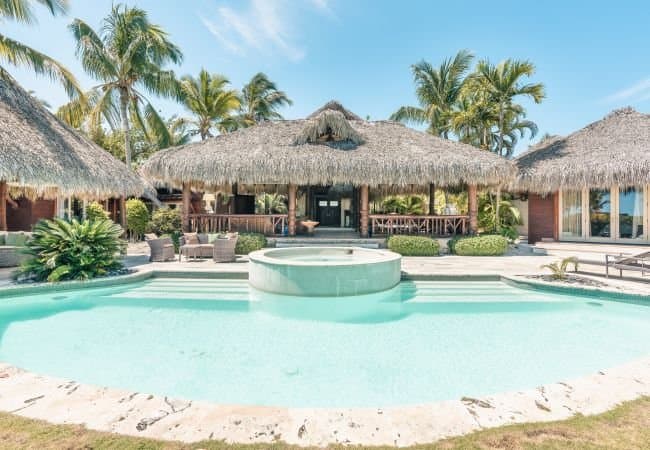 Unique Haven: Free access to Eden Roc Beach Club