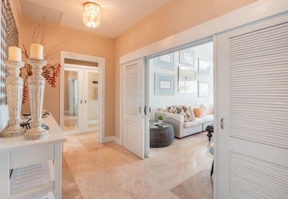 Magnificent villa with ocean view in Puerto Bahia