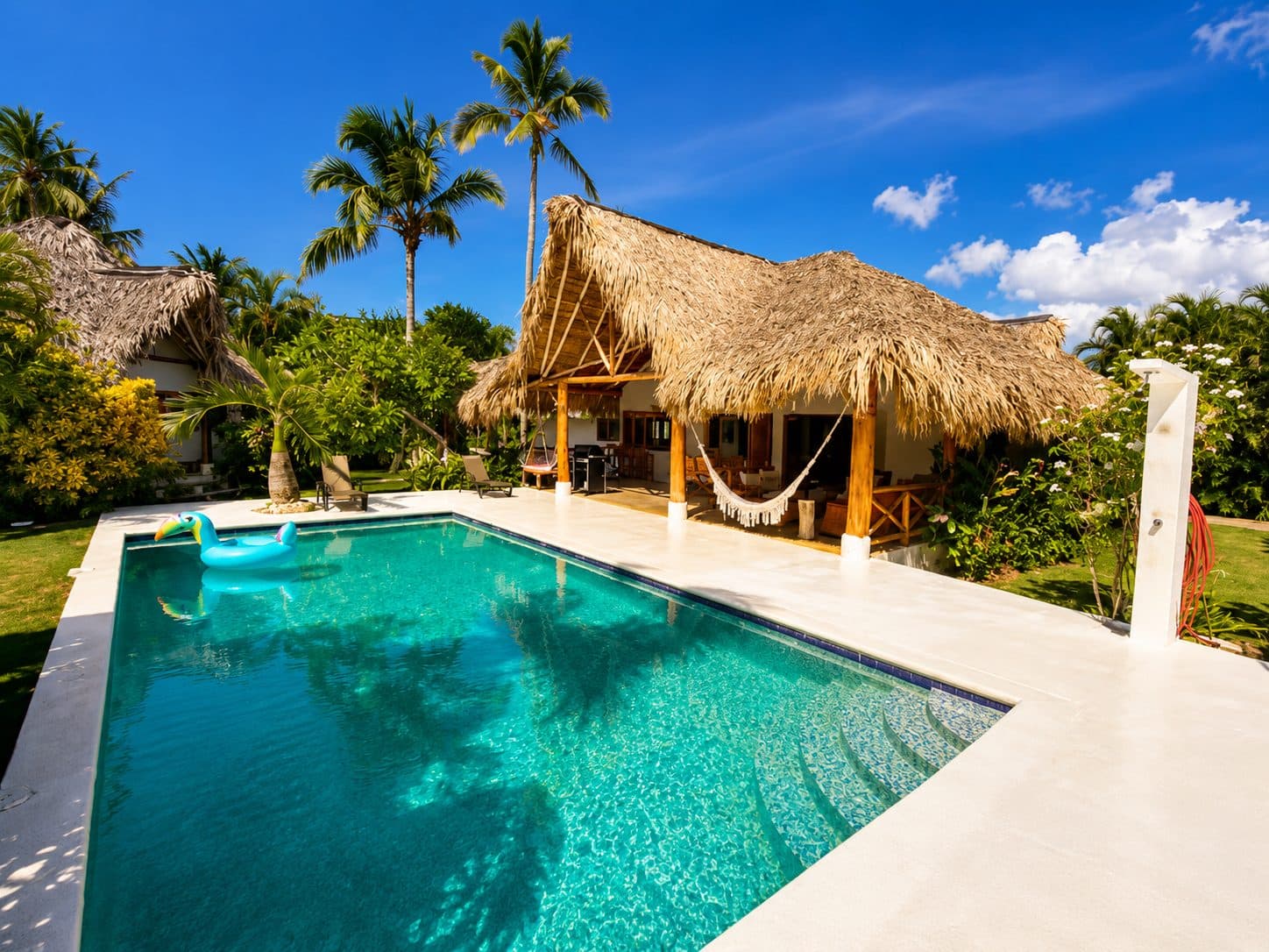 🌴 Exceptional Tropical Estate 80 m from Playa Cosón – Main Villa & 4 Indep
