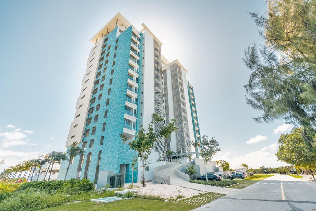 Apartment in exclusive tower at Cap Cana DD