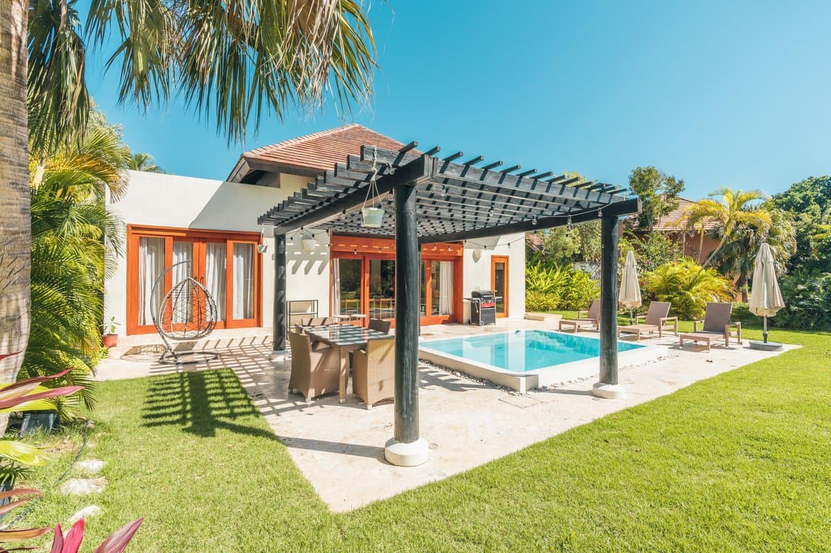 Awesome bungallow w/ pool/BBQ in Green Village CC