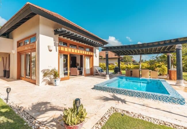 Bungalow with 2 bedrooms and pool at Green Village